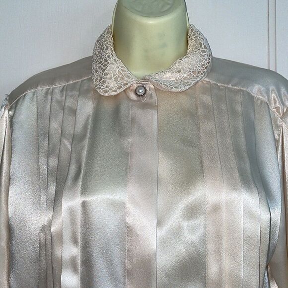 Vtg 80s/90s Erena by Irene Koenig cream/ivory polyester blouse with crochet lace - Picture 2 of 9